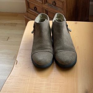 Sorel - ankle boots - women’s size 6.0